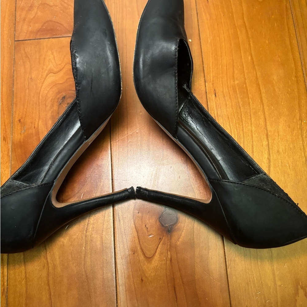 Aldo Black Heels with Gold Accent - Picture 4 of 6